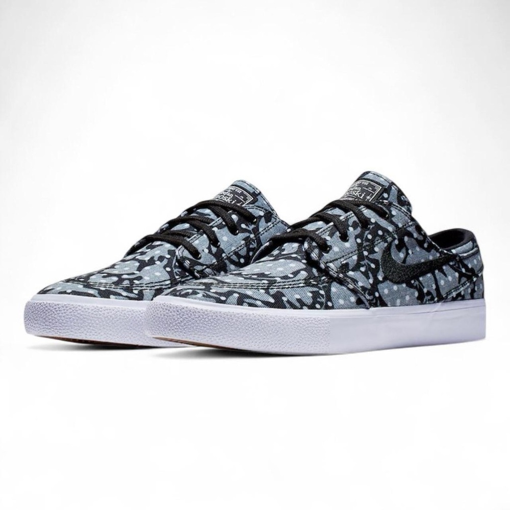 Nike SB Zoom Janoski Canvas RM “Pin Dots” sneakers
